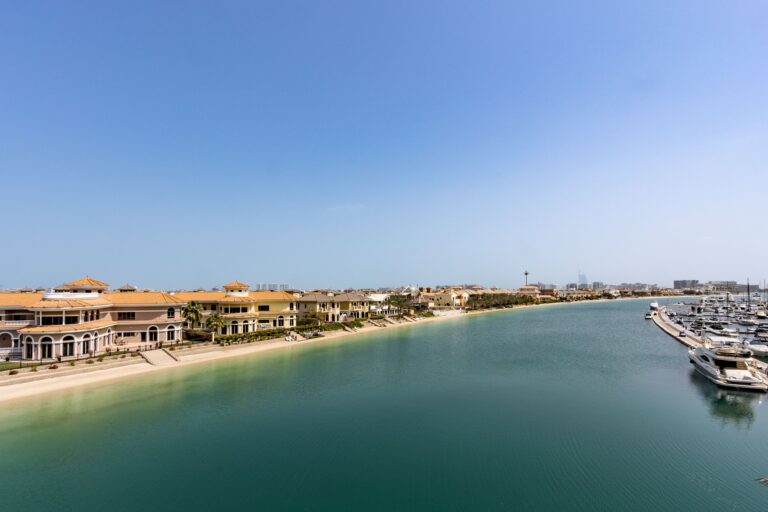 Luxury waterfront villas and marina views on Jumeirah Bay Island in Dubai